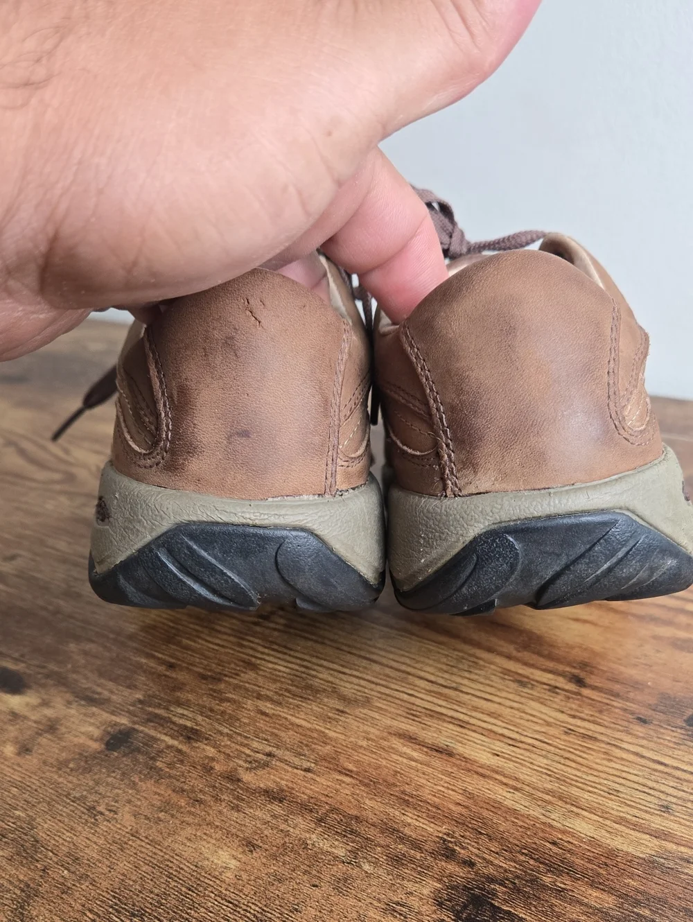 Keen Womens Tan Brown Leather Hiking Sneaker Shoes Sz US 6.5 / EU 37 Adventure